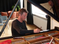 Stimmen nach Gehör und mit Stimmgabel